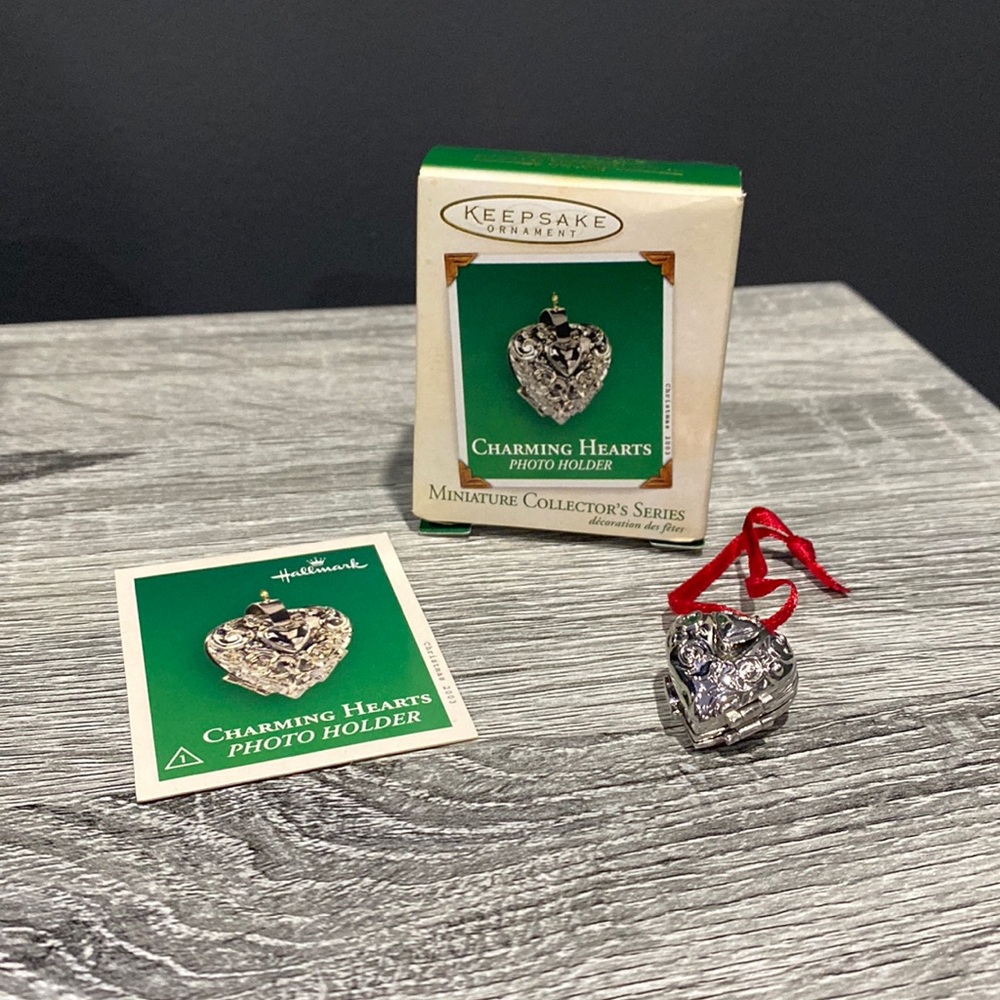Hallmark | Charming Hearts Photo Holder (2003) - Miniature Keepsake Ornament